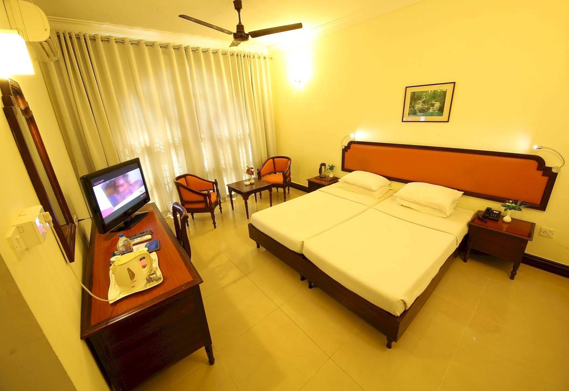 Ats Willingdon Hotel Kochi Eksteriør bilde