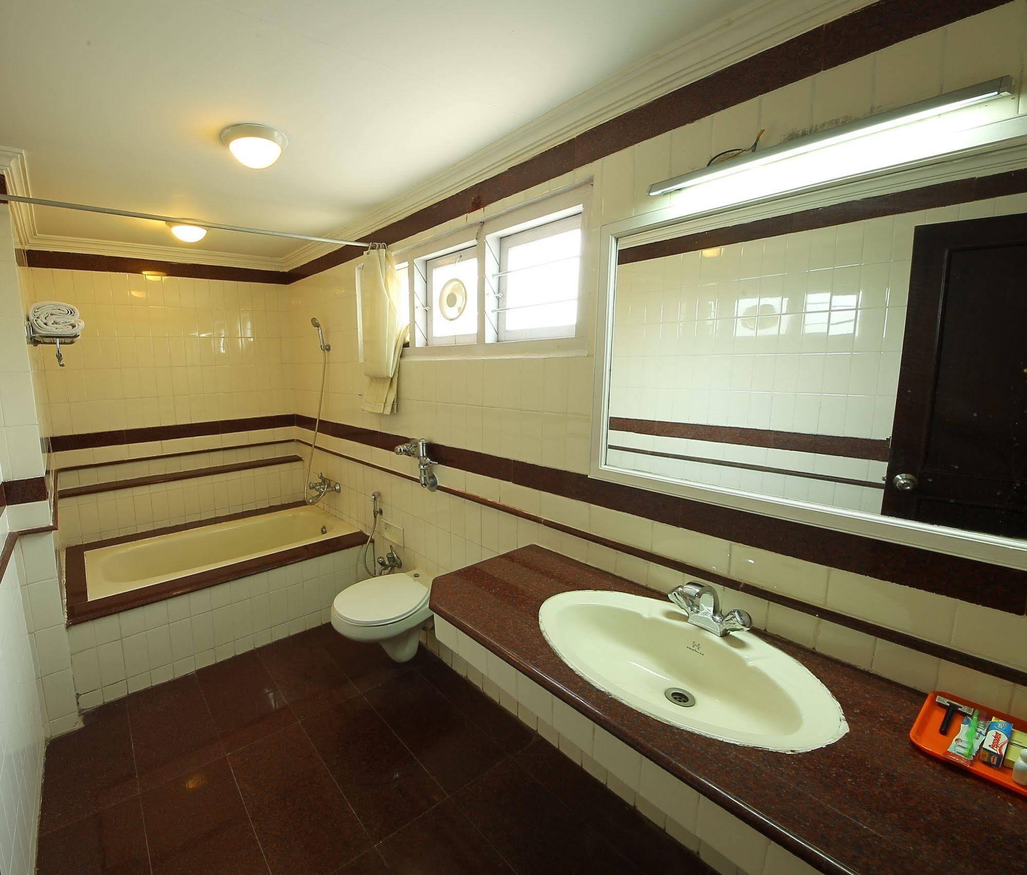 Ats Willingdon Hotel Kochi Eksteriør bilde